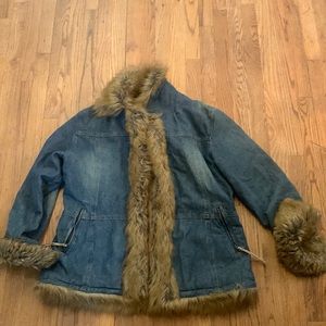 Mix it Y2K denim with fur trim jacket